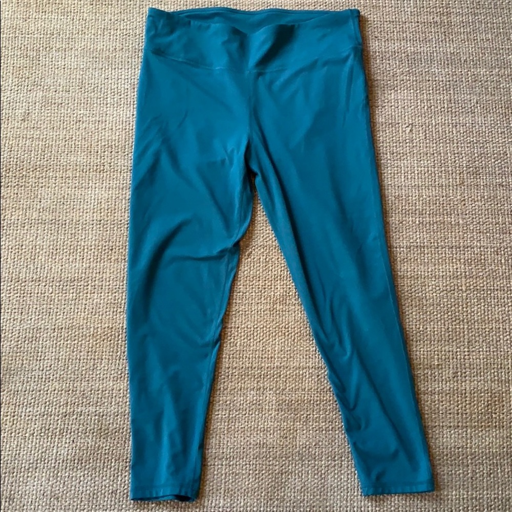 Fabletics Salar Solid PureLuxe Capri